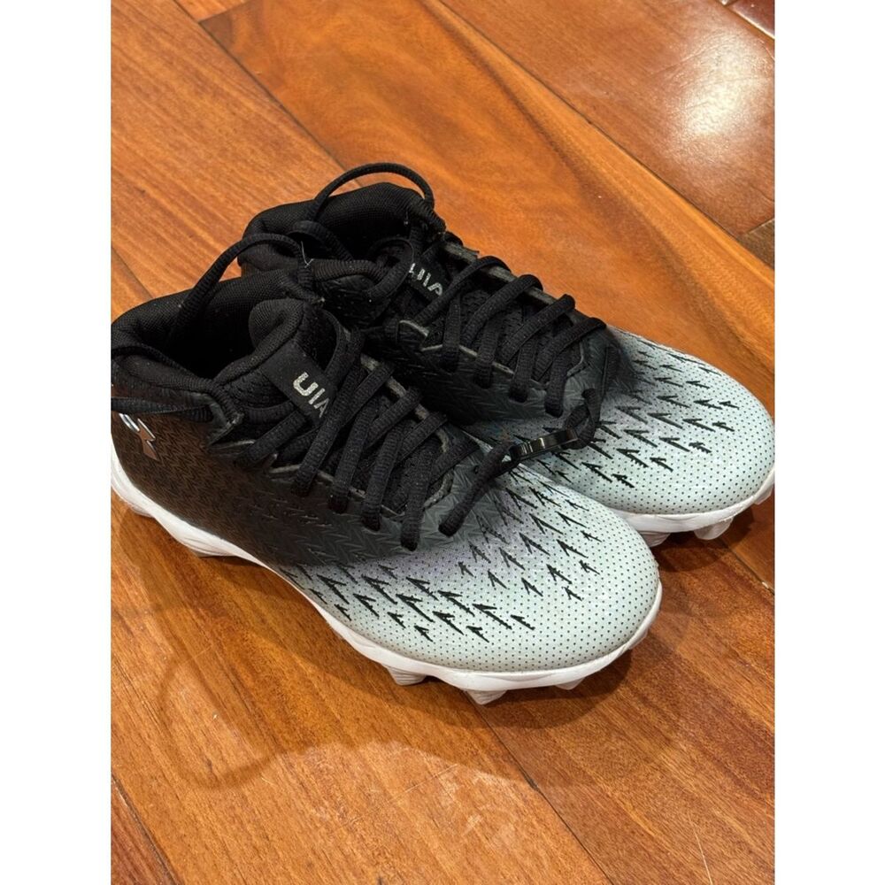 Under Armour Black to Light Gray Gradient Athletic Cleats size 2Y